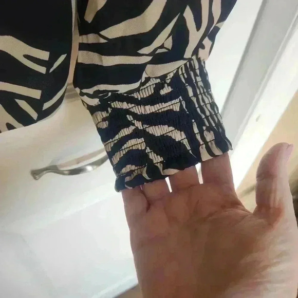 Reitman's Signature Plus Size V-Front & Back Polyester Ruffle Blouse Size 2x - Picture 3 of 13